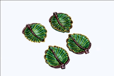 

TrendsandGifts Earthenware (Pack of 4) Table Diya Set(Height: 1 inch)