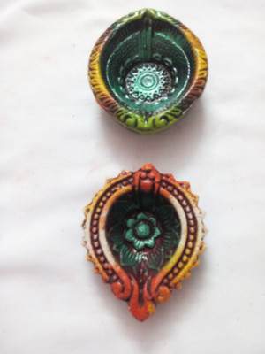 

KatieKraft Earthenware (Pack of 2) Table Diya Set(Height: 0.7 inch)