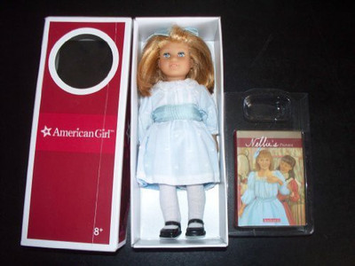 

American Girl Nellie Mini & Book(White)