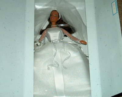 

Mattel Blushing Bride Africianamerican Barbie 26075 1999 Edition(White)