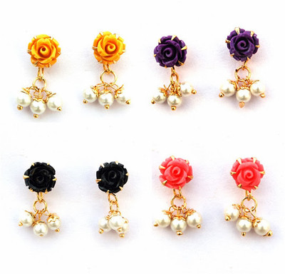 

Nisa Pearls Ceramic Earring Set
