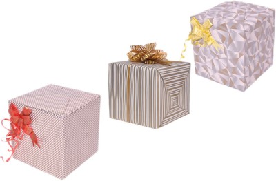 

Star White & Gold Combo Muti Design Italian Paper Gift Wrapper(White & Gold)