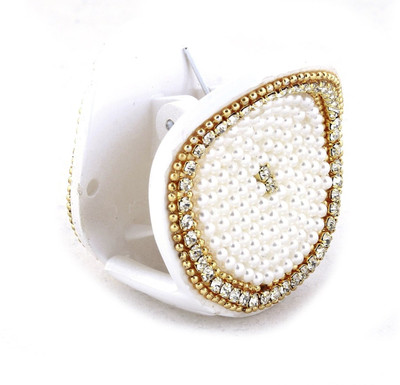 

Vama Fashions Pearl like beads Hair Clip(White)