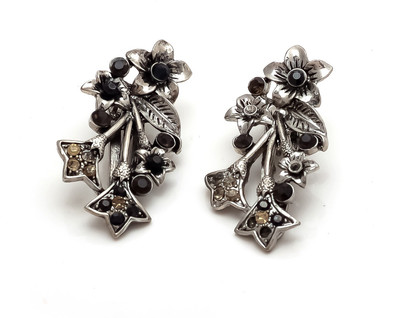 

Be You Black Colour Stones Work Hair Pin(Black)