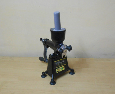 

Avsen Aluminium Hand Juicer(Multicolor)