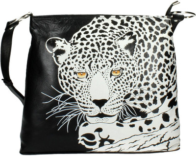 

Niyaro Shoulder Bag(White, Black), Black;white
