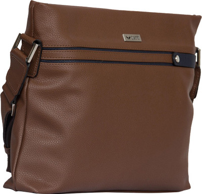 

Bern Messenger Bag(Tan)