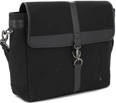 

United Colors of Benetton. Laptop Messenger Bag(Black), 100