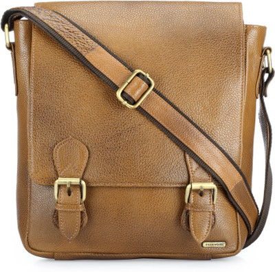 

Teakwood Messenger Bag(Tan)
