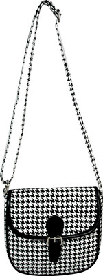 

Ayeshu Sling Bag(Black)