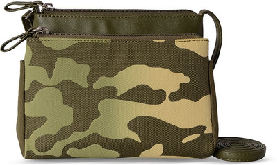 

Baggit Casual Green Clutch