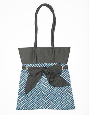 

Aditi Trends Tote(Black)
