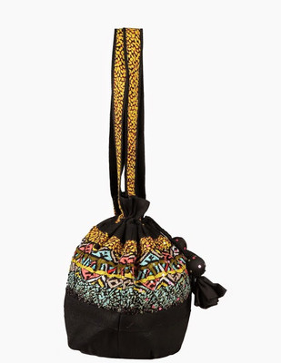 

Jute Tree Shoulder Bag(Black, Yellow)