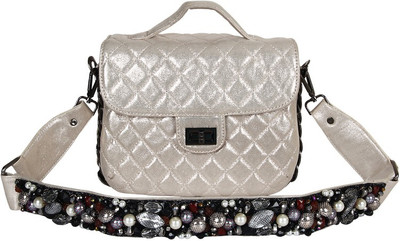 

Brazeal studio Sling Bag(Silver)