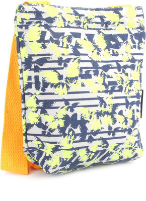 

Kanvas Katha Tote(Multicolor)