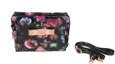 

Eternia Hand-held Bag(Multicolor)