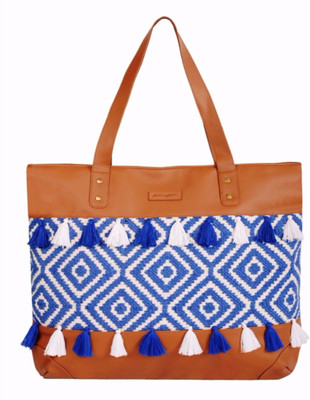 

Kanvas Katha Tote(Multicolor)
