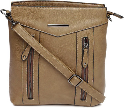 

Roadster Sling Bag(Brown)