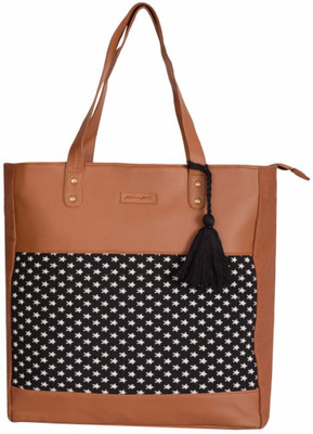 

Kanvas Katha Tote(Multicolor)