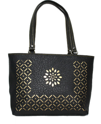 

Vouch Shoulder Bag(Black, Gold)