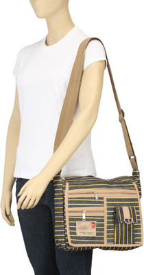 

Arshia Boys & Girls Casual Black Canvas Sling Bag