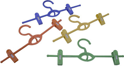 

Blossoms Plastic Pack of 4 Cloth Hangers