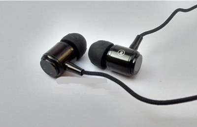 

A Connect Z Skull Cndy AcZ Great sound Base Stud ZR-240 Wired Headset with Mic(Black, In the Ear)