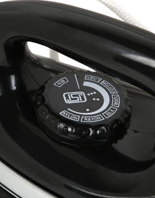 Pankul Steelco Dry Iron (Black, Silver) 