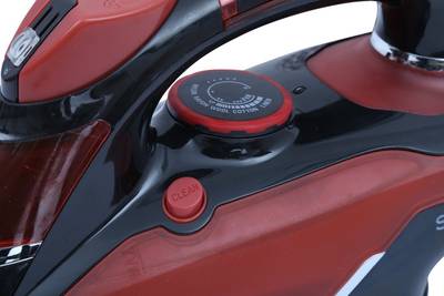 Singer Sapphire Steam Iron (Red, Black) 