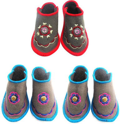 

Champaliya Slippers, Multicolor