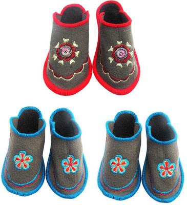 

Champaliya Slippers, Multicolor