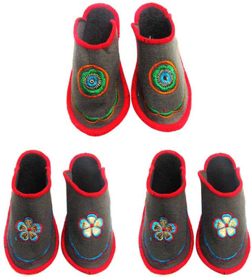 

Champaliya Slippers, Multicolor
