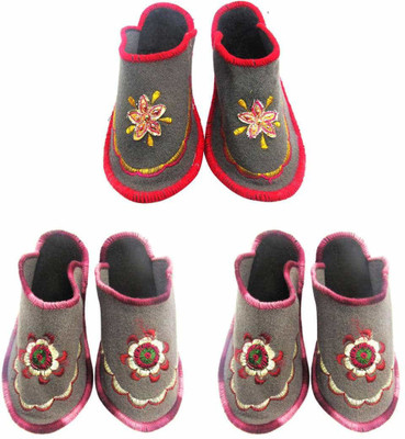 

Champaliya Slippers, Multicolor