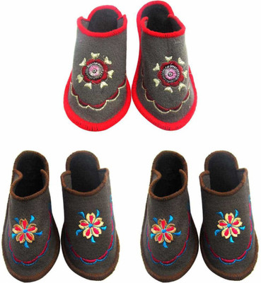 

Champaliya Slippers, Multicolor