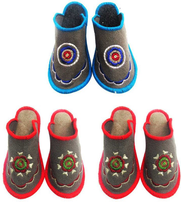 

Champaliya Slippers, Multicolor