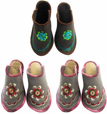 

Champaliya Slippers, Multicolor