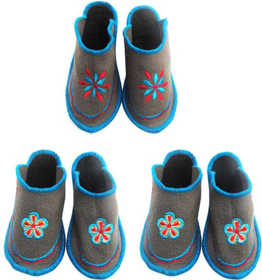 Shree Sai Slippers, Multicolor