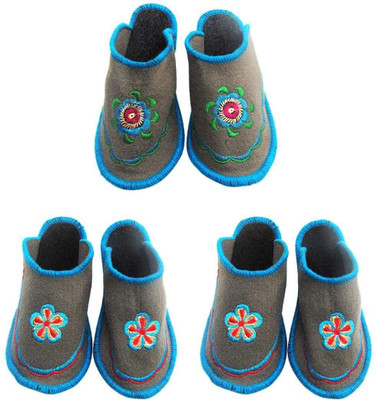 

Shree Sai Slippers, Multicolor
