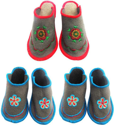 

Shree Sai Slippers, Multicolor