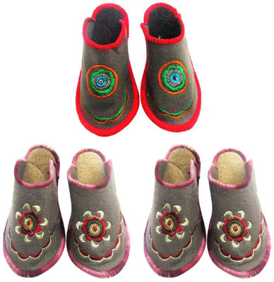 

Champaliya Slippers, Multicolor
