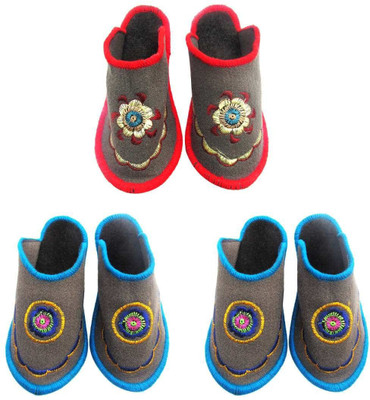 

Champaliya Slippers, Multicolor
