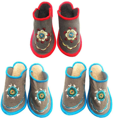 

Champaliya Slippers, Multicolor