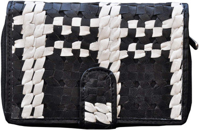 

Tamanna Casual Black, White Clutch