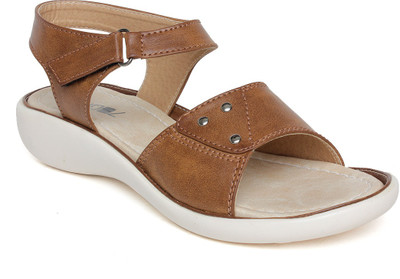 

Vendoz Women Beige Flats