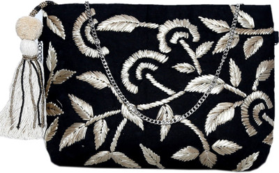 

Diwaah Party Black Clutch