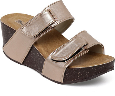 

Bruno Manetti Women Pink Wedges