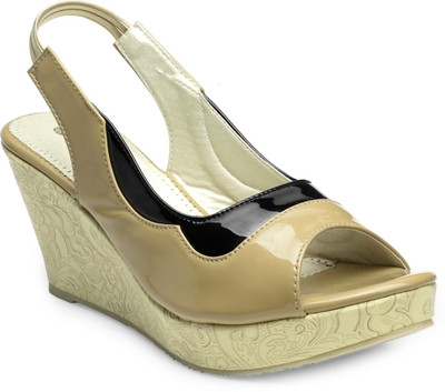 

Nell Women Beige Wedges