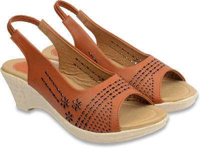 

Bare Soles Women tan Wedges