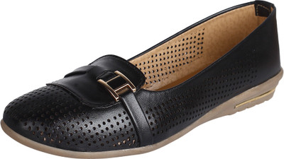 

Niremo Women Black Sandals