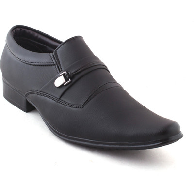 

Swiss37 SWISS INTERNATIONAL Slip On For Men(Black